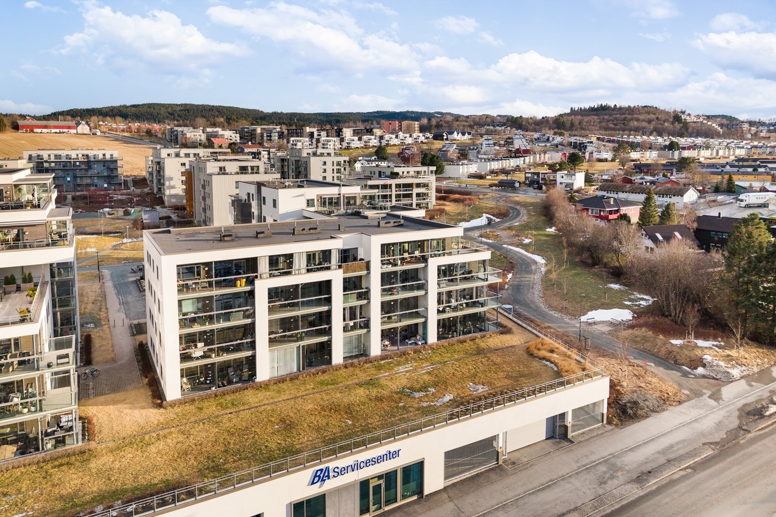 Her bor du i rolige omgivelser med kort vei til både natur og byliv. Galleribilde