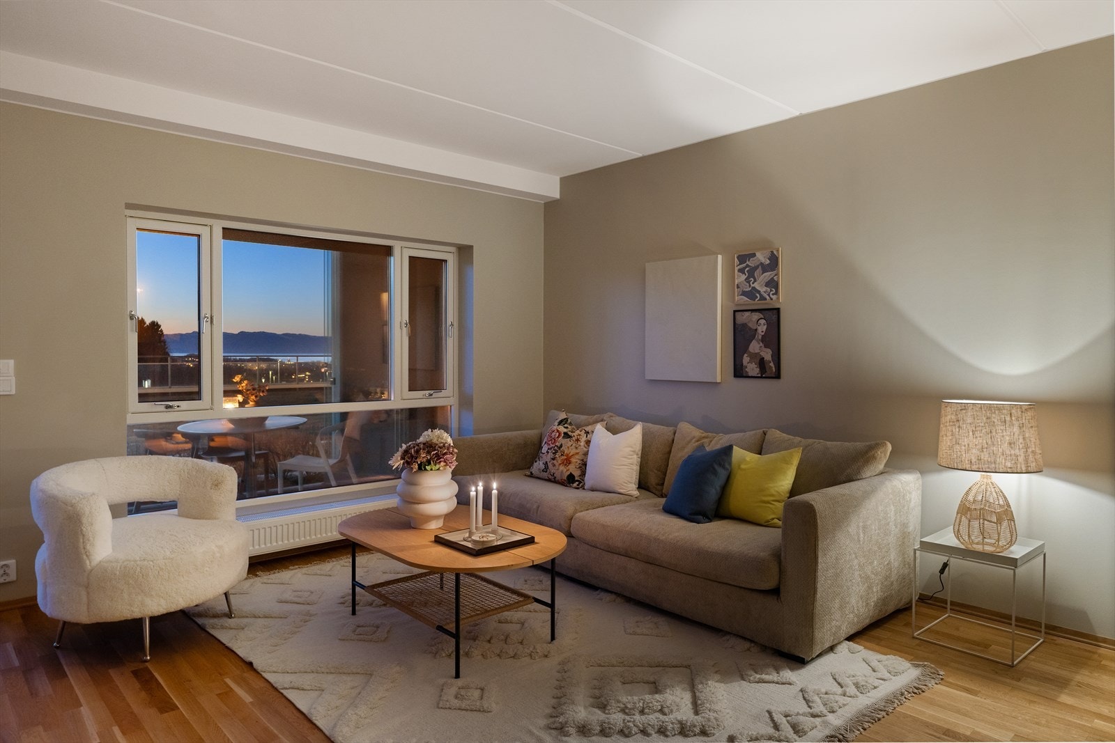 I tillegg til en innvendig bod på 3,5 kvm disponerer seksjonen en 5 kvm stor bod i byggets kjeller. Galleribilde