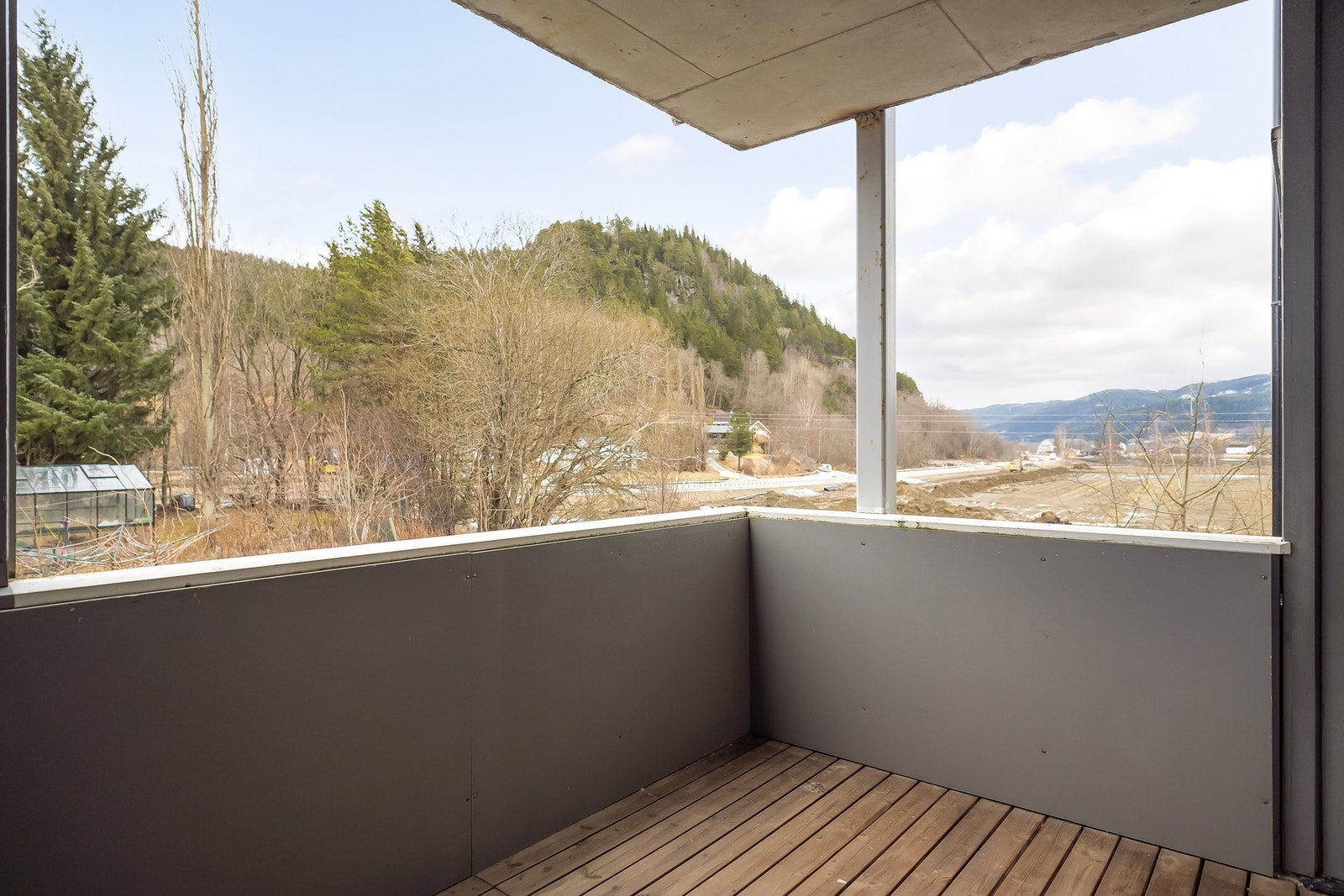 Fin veranda på 6m² med ettermiddags- og kveldssol Galleribilde