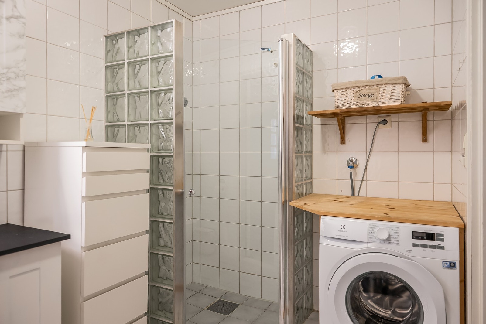 Også god plass til vaskemaskin på badet Galleribilde