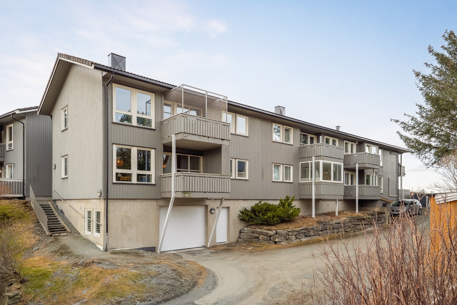 Hjørnebeliggenhet i bygget gjør at man har kort vei ned til kjeller med egen bod på 5m² Galleribilde