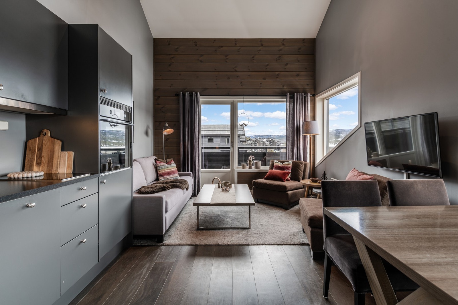 Åpen løsning mellom kjøkken og stue Galleribilde