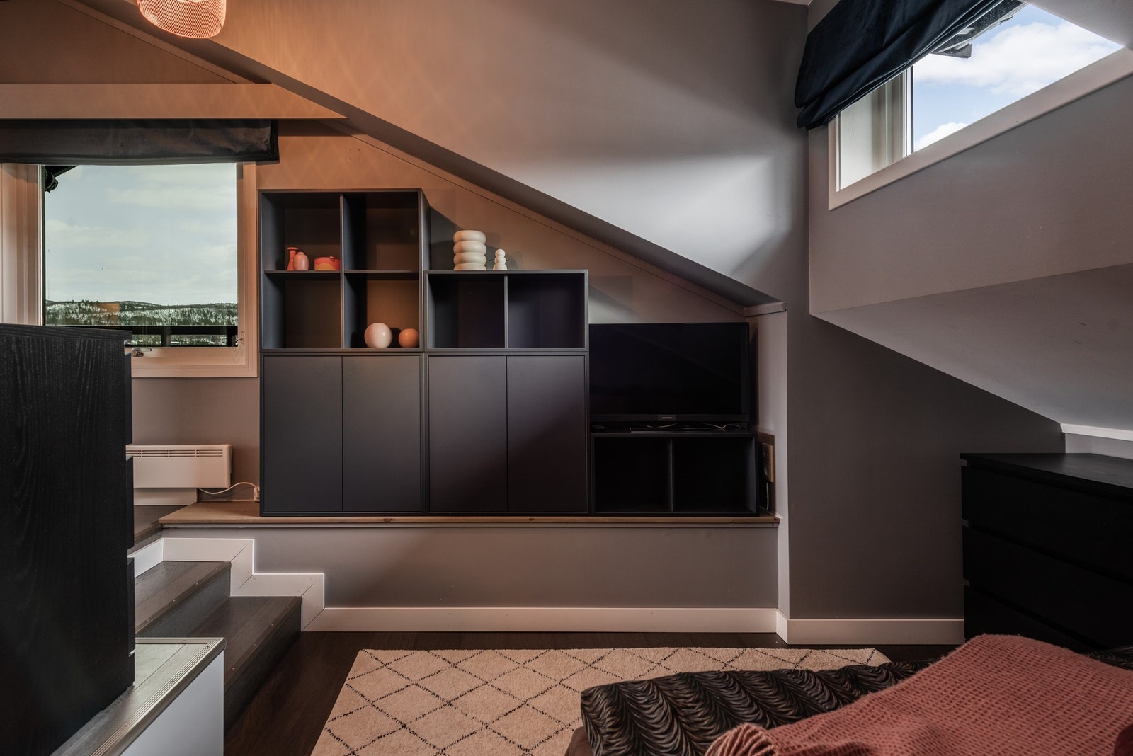 Soverommet har praktisk oppbevaring Galleribilde