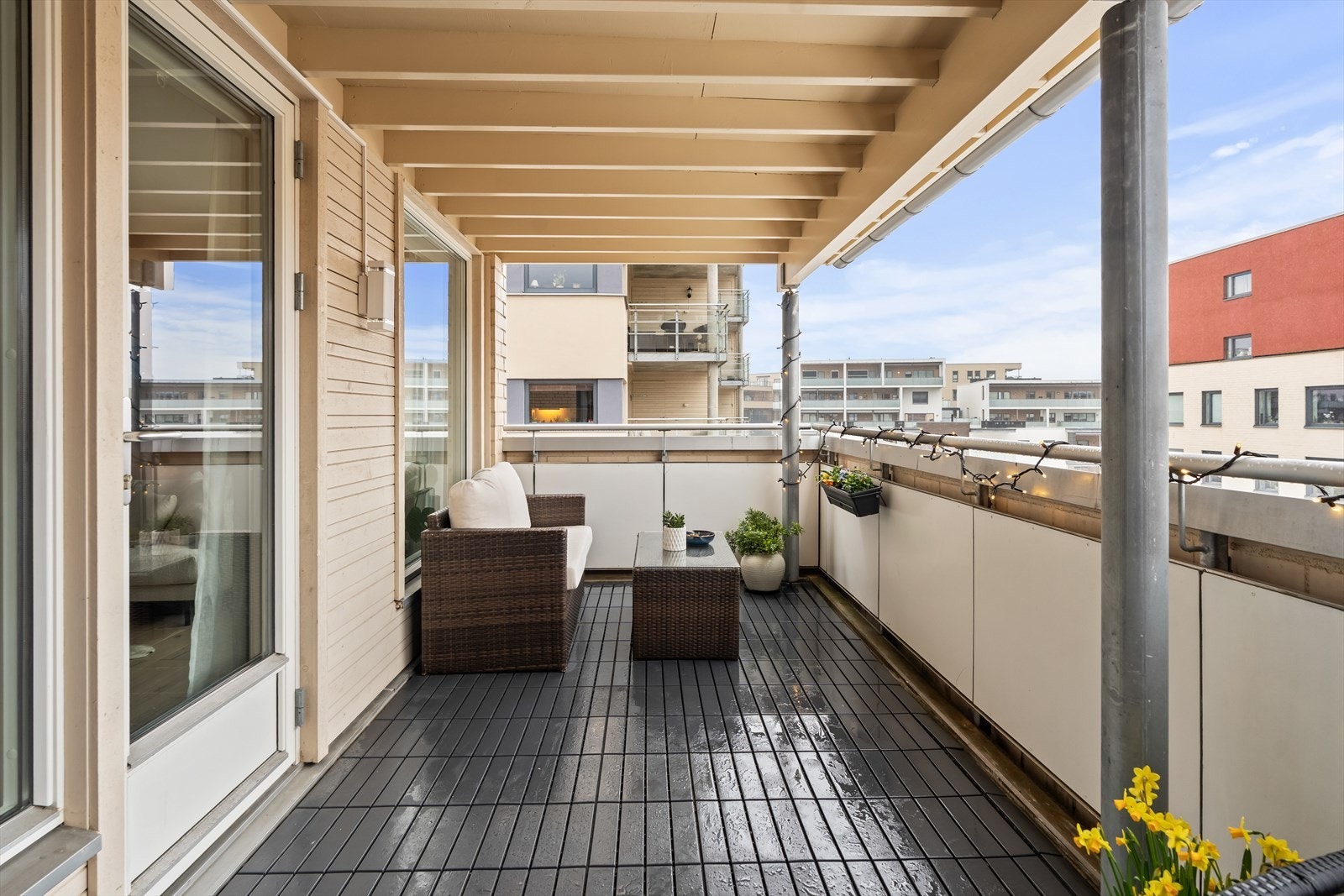 Overbygget balkong som forlenger utesesongen. Her kan du nyte både sol og frisk luft. Galleribilde