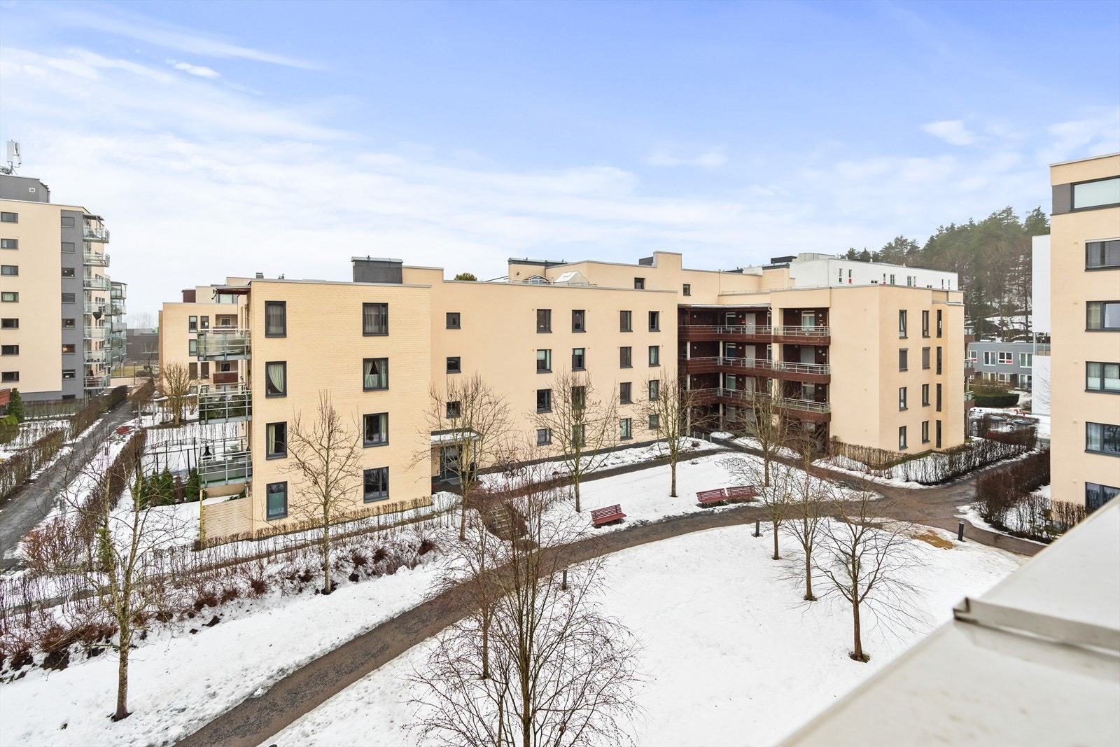 Utsikt mot rolig og moderne boligområde. Galleribilde