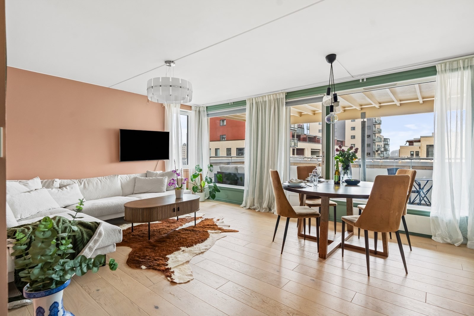 Velkommen til Søster Mathildes gate 19, presentert av Malin Goa i Nordvik! Foto: Stefan Borup Galleribilde