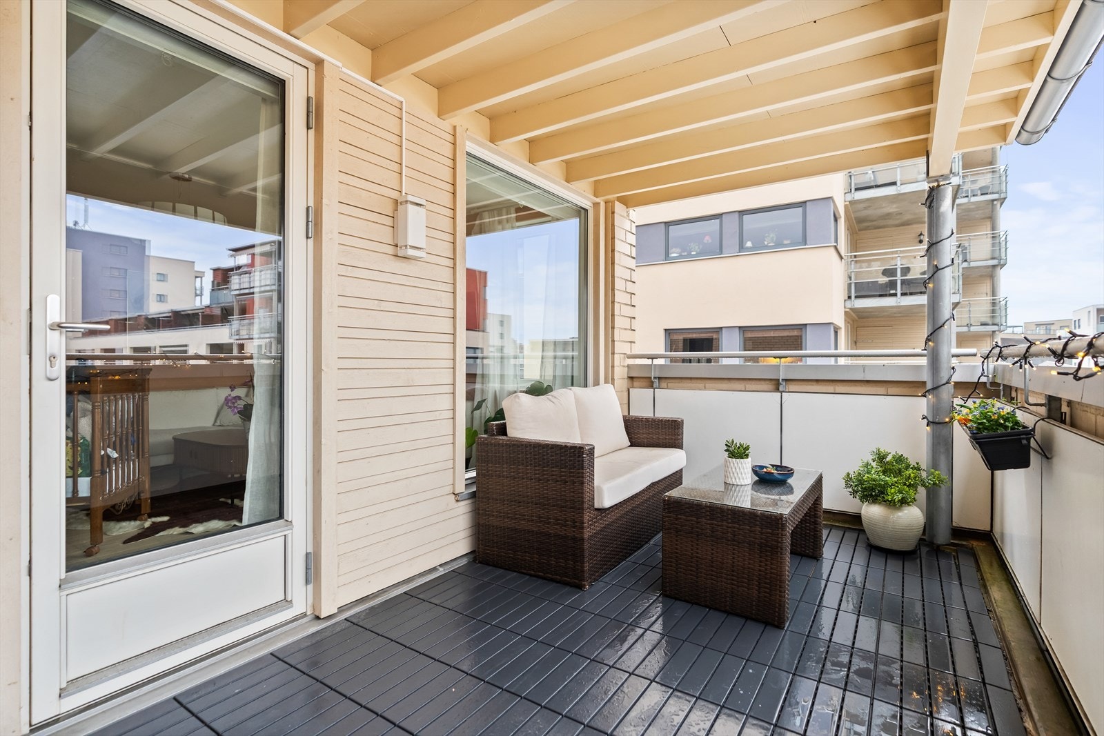 Balkongen har god plass til utemøbler og beplantning. Galleribilde