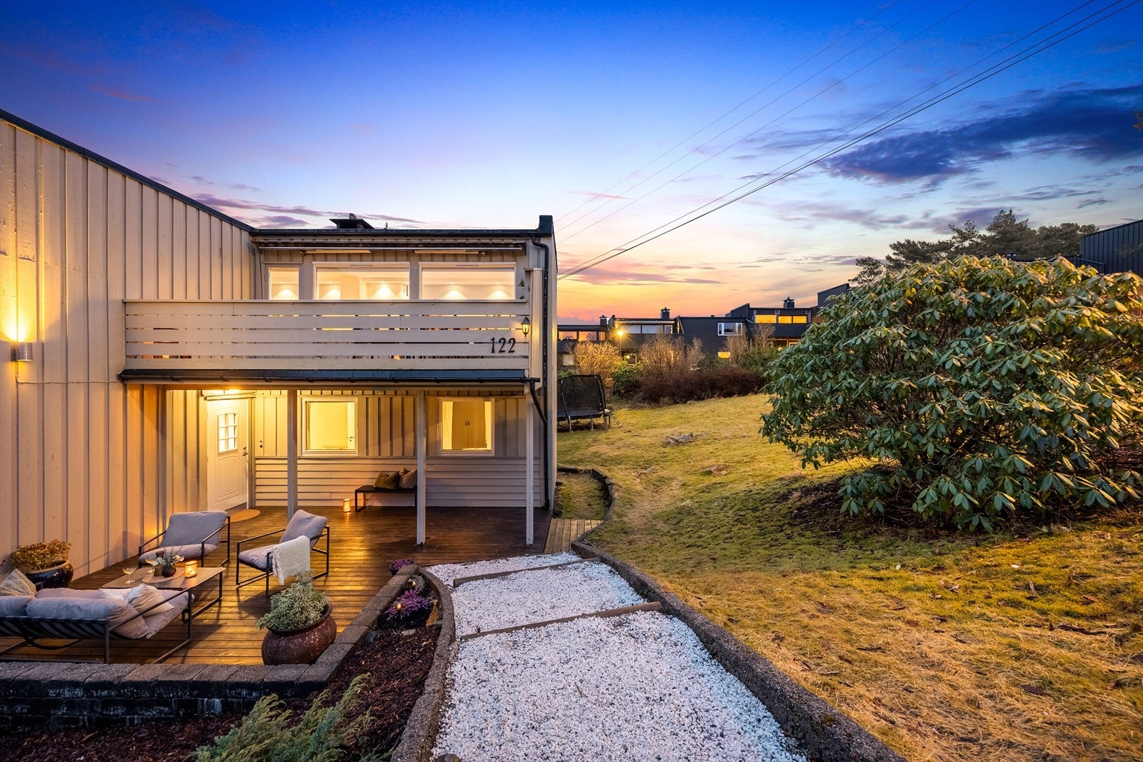 Velkommen til Ulsetskogen 122 og Stemmehaugen Borettslag- enderekkehus med sentral beliggenhet i barnevennlig nabolag! Galleribilde