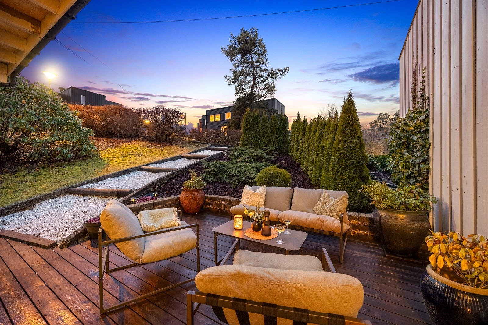 Stor terrasse ved inngangspartiet Galleribilde