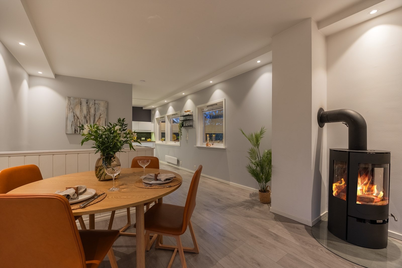 God plass til spisebord for hele familien Galleribilde