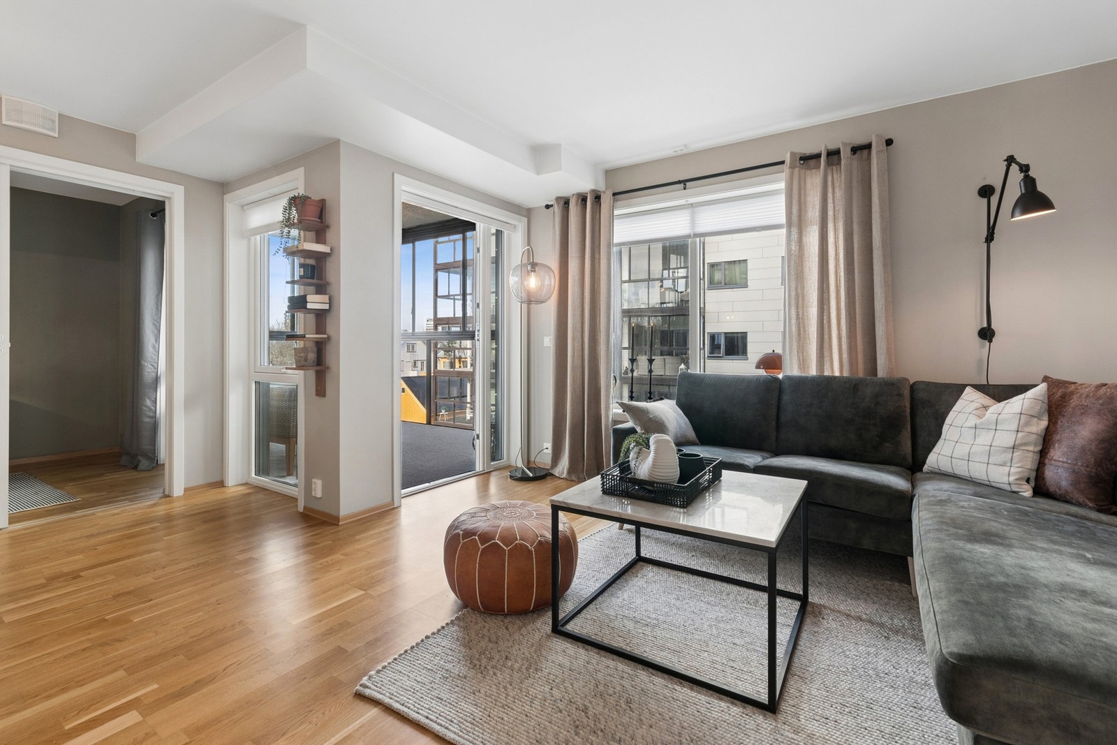 Det er vannbåren varme i gulv samt balansert ventilasjon som sikrer god komfort i boligen. Galleribilde