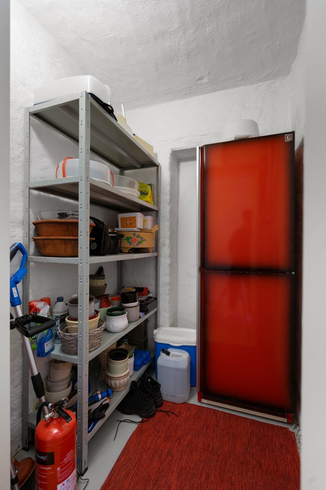 Rikelig med oppbevaring i to boder Galleribilde