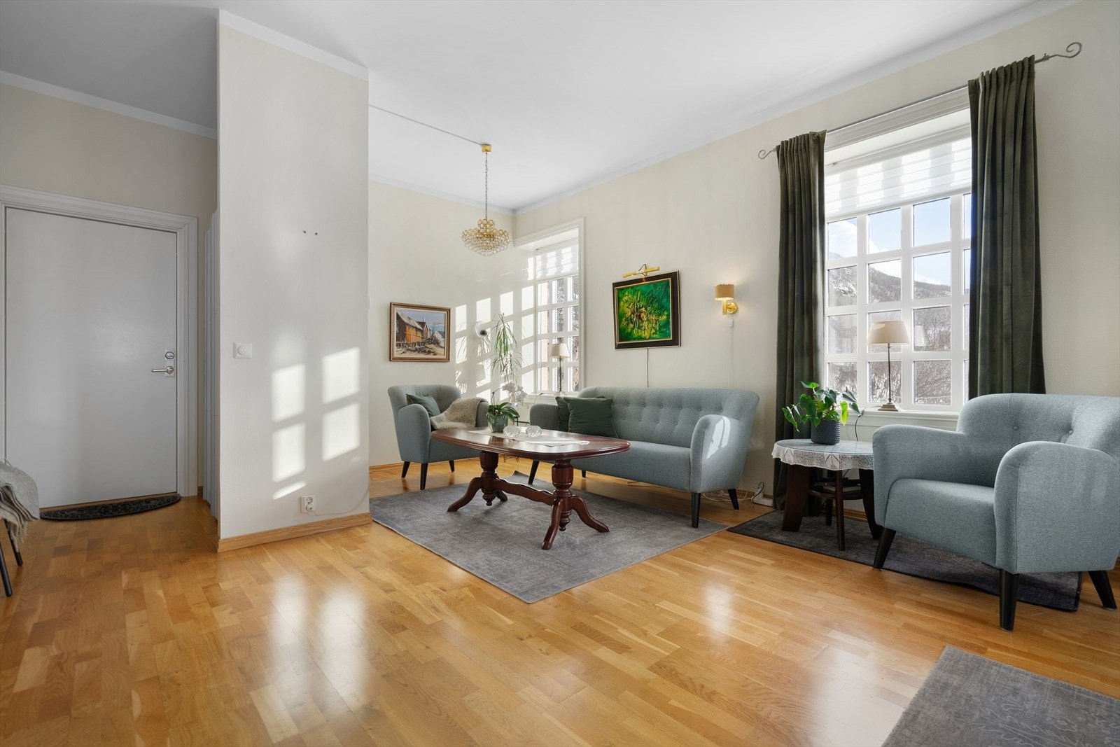 Leiligheten ligger på enden av bygget, noe som gir rikelig med naturlig lysinnslipp Galleribilde