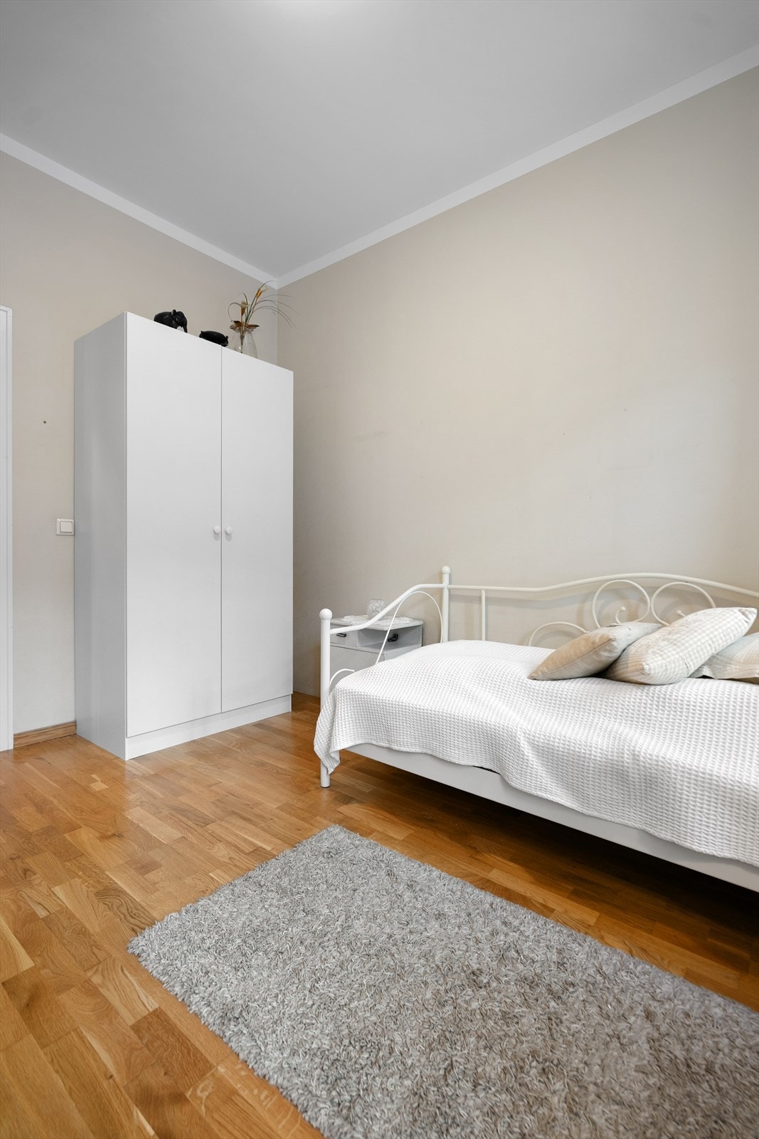 Soverom 2 er utstyrt med garderobeskap Galleribilde