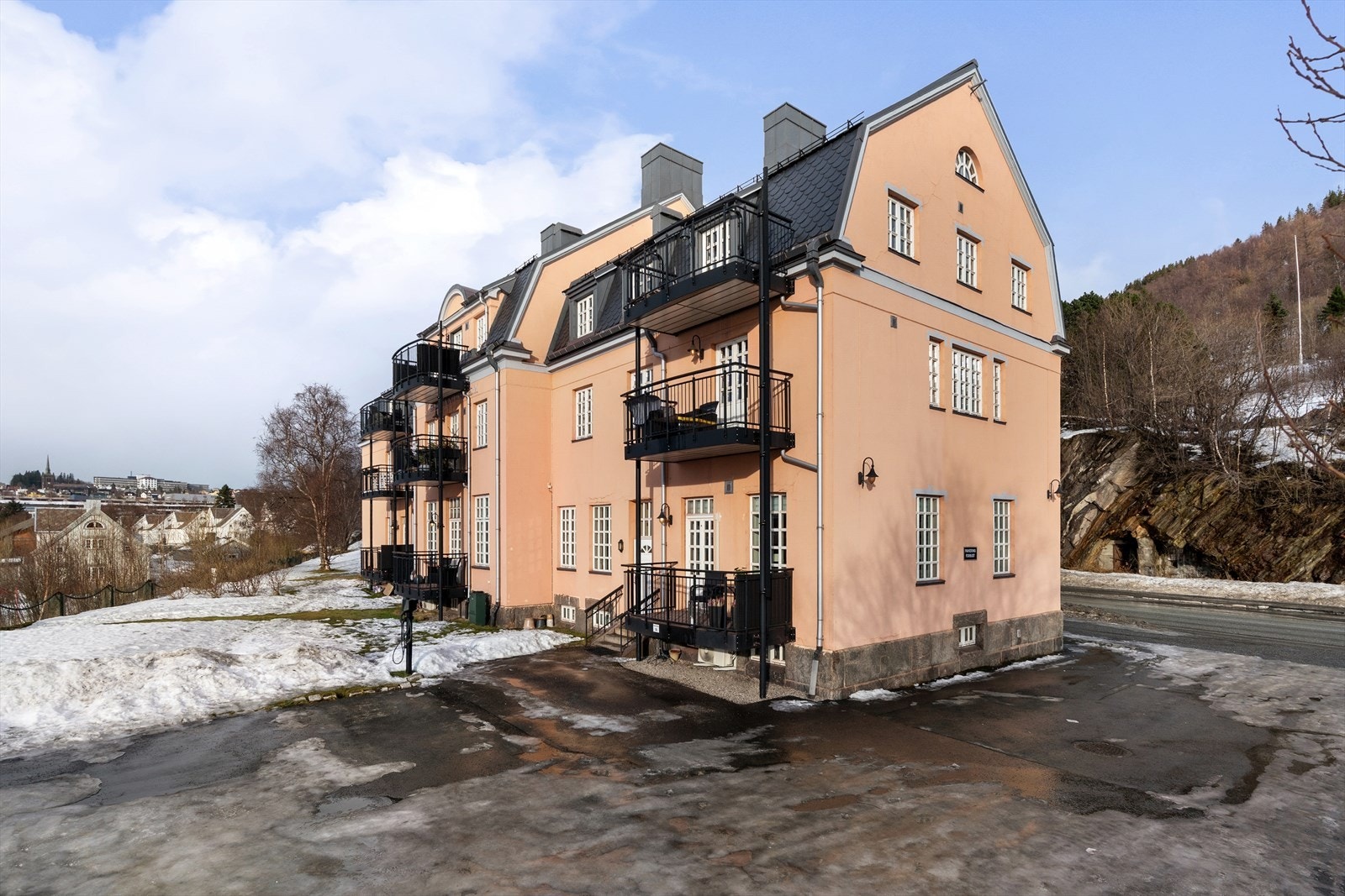 Ærverdig bygg med mye historie Galleribilde