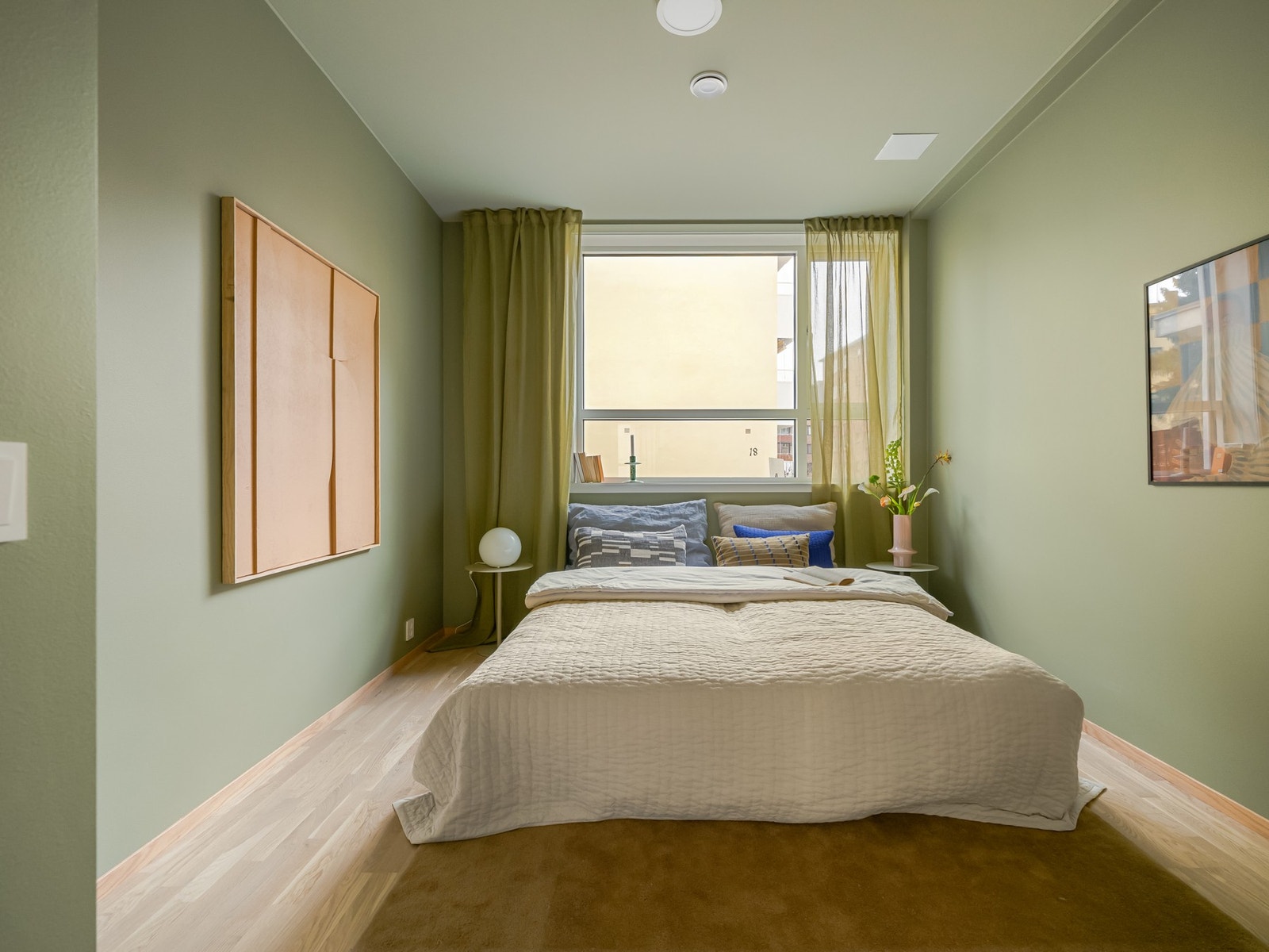 Det andre soverommet er av god størrelse med plass til dobbeltseng. Galleribilde