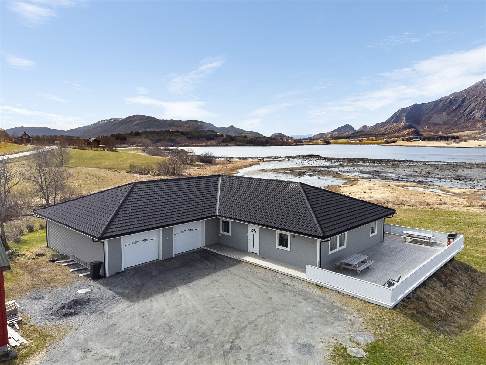 Velkommen til Kystveien 116 som her presenteres av eiendomsmegler Elin Edblad - Aktiv Eiendomsmegling. Foto: DBN Boligfoto Galleribilde