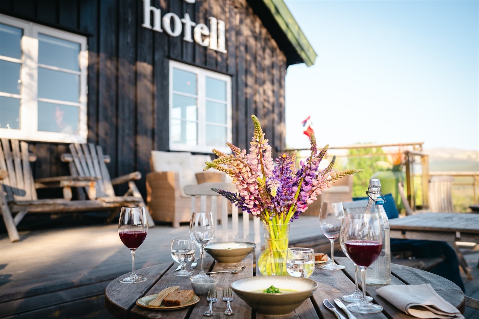Skåbu fjellhotell er et meget hyggelig samlingssted i bygda Skåbu. Galleribilde