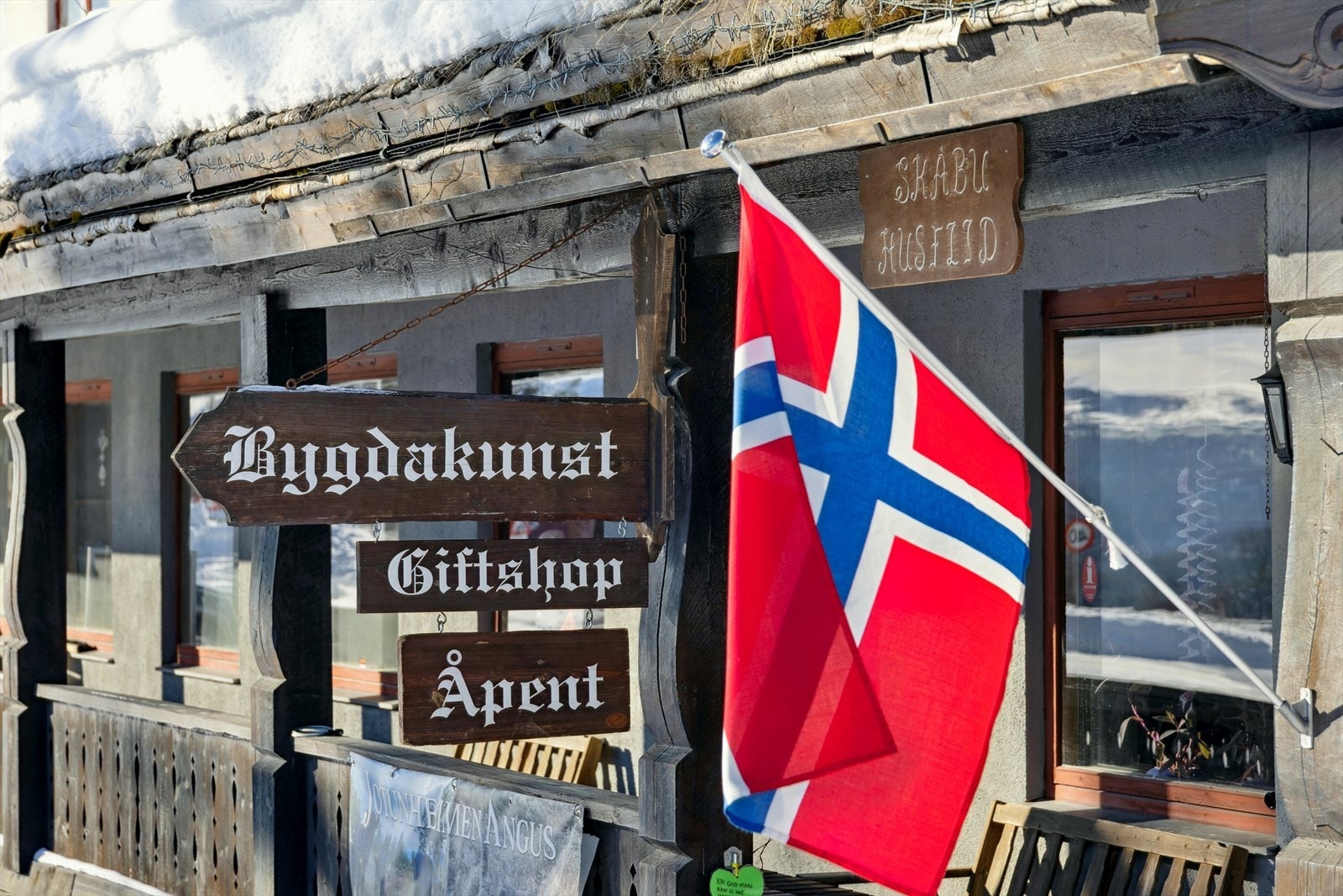 Dette er beliggenheten for deg som ønsker det beste av to verdener: nærhet til uberørt natur og storslåtte utsikter, samtidig som du har enkel tilgang til lokale fasiliteter, aktiviteter og opplevelser. Galleribilde