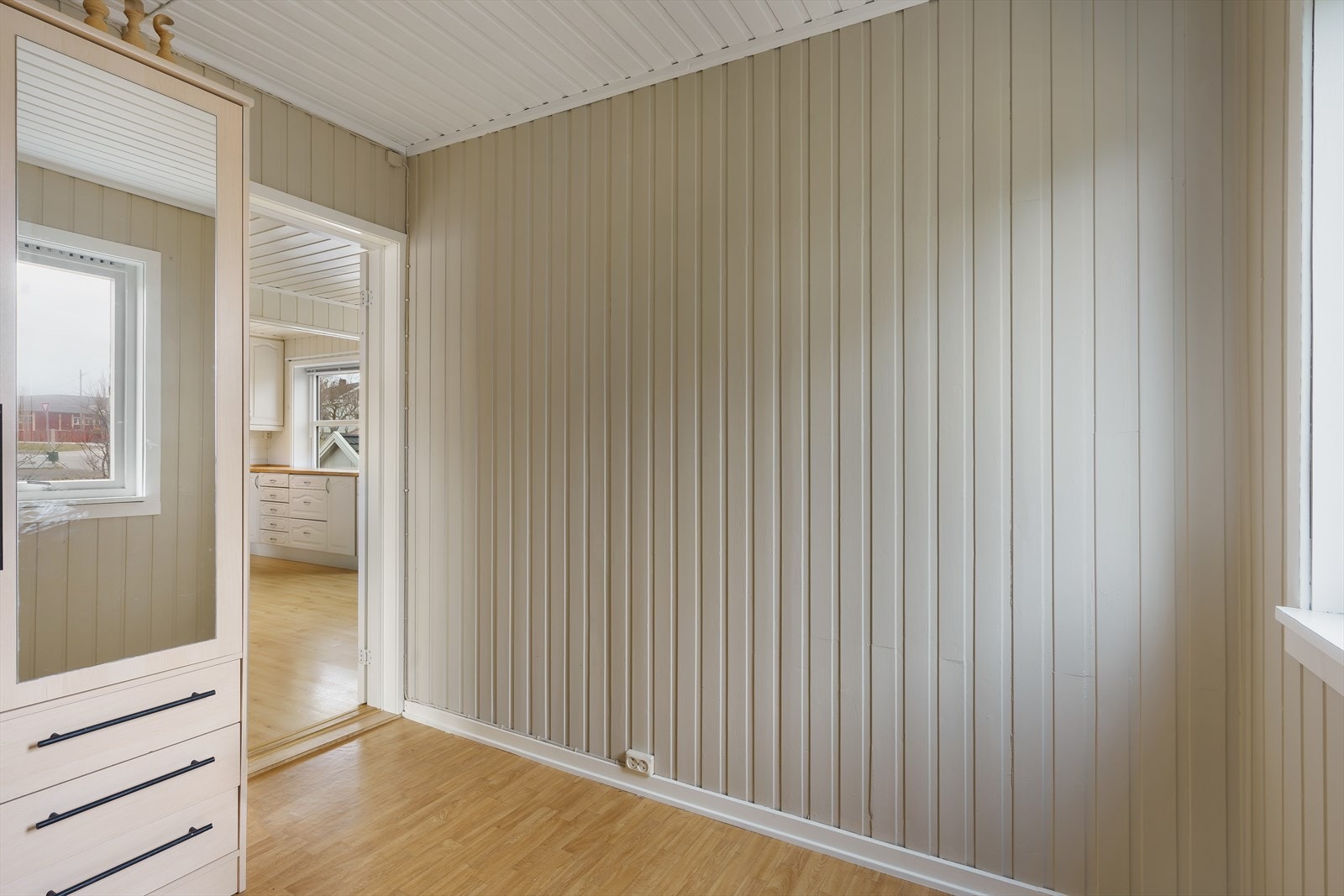 Fra vindfanget kommer du rett inn på kjøkkenet. Galleribilde