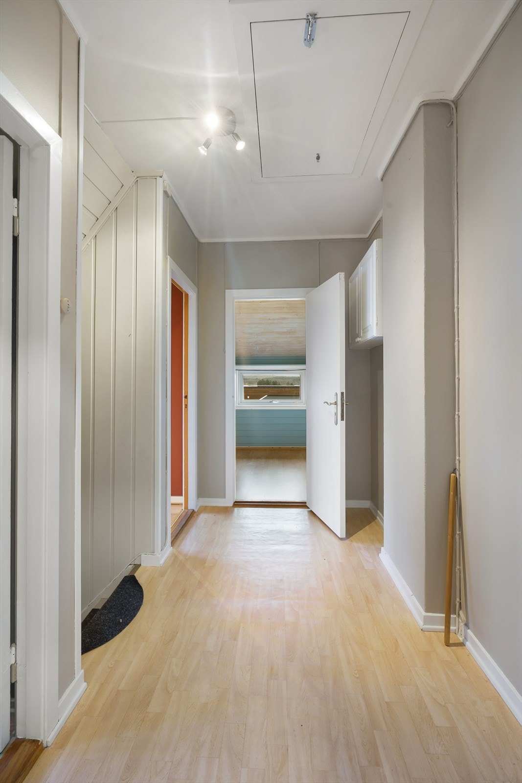 Her finner man to soverom, et omkledningsrom og et bad. Galleribilde