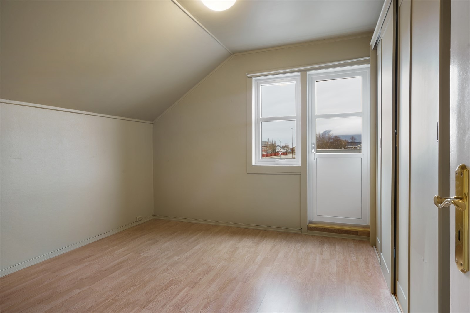 Herfra får man utgang til altan som er vendt mot nord. Galleribilde