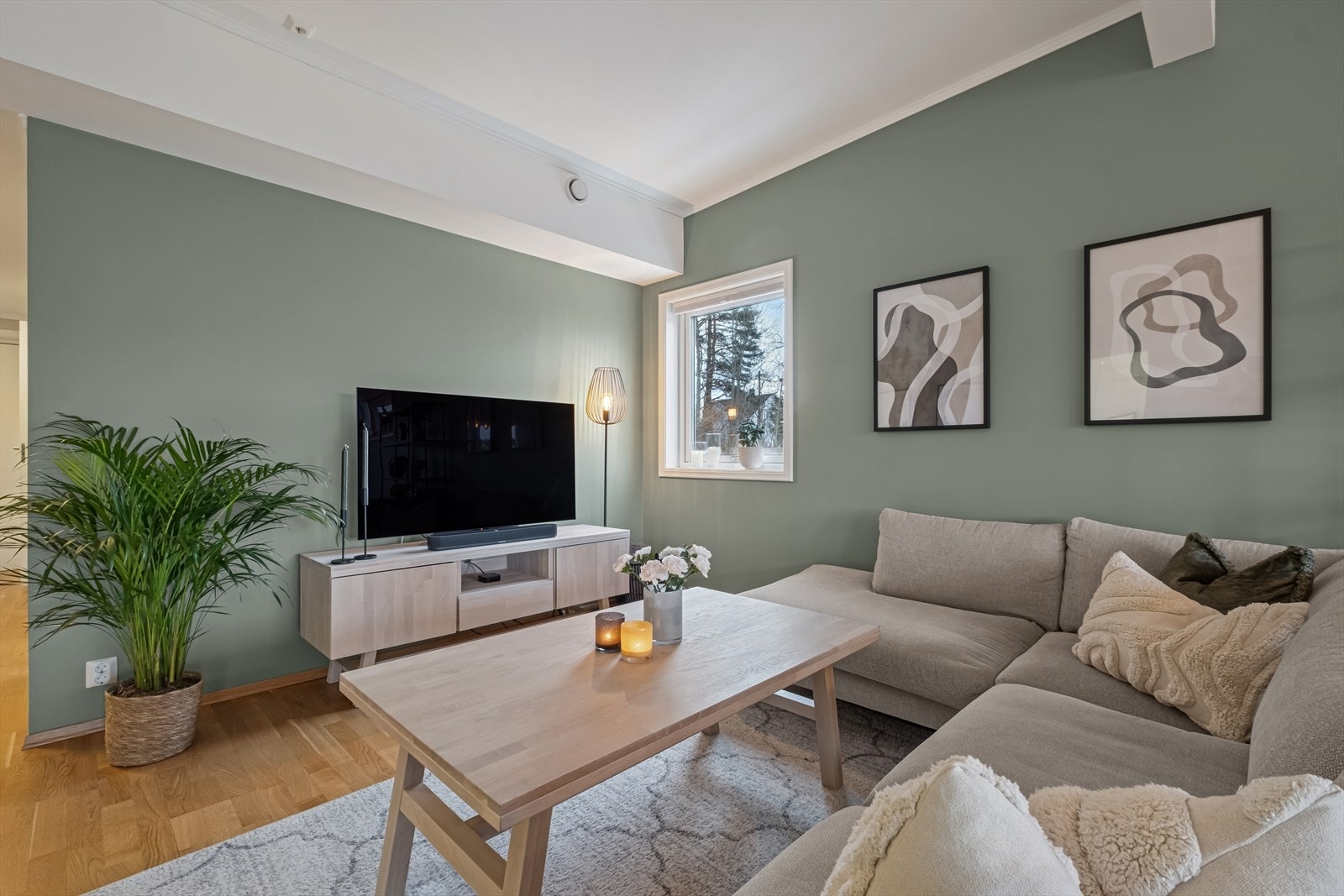 Lys og trivelig stue. Galleribilde