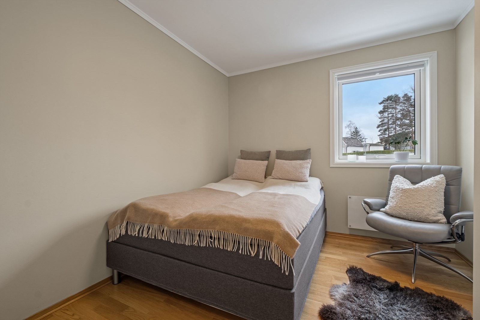 Soverommene har plass til seng, nattbord og annet ønskelig møblement. Galleribilde