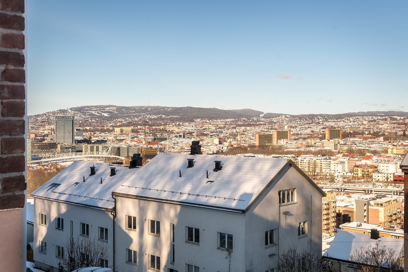 Her har vi gleden av å presentere en flott 2-roms utsiktsleilighet på Ekebergåsen. Galleribilde