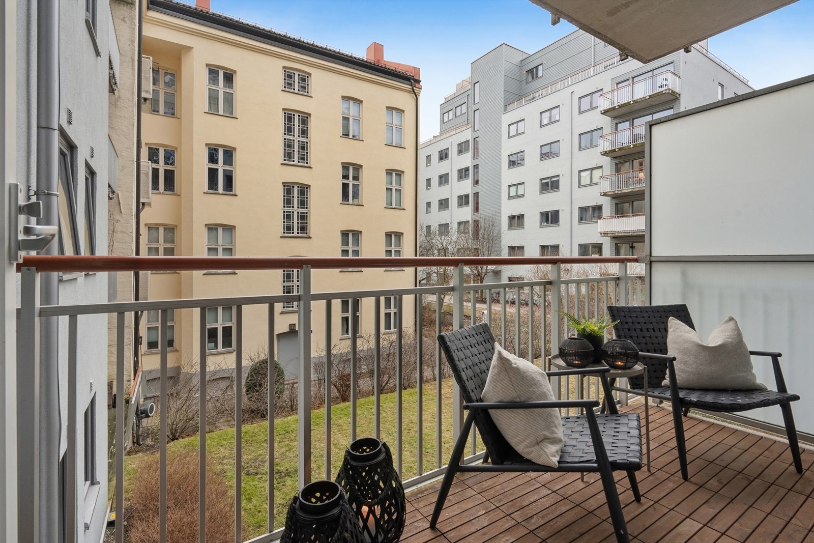 Hyggelig balkong på 5,5 m², vendt mot en rolig bakgård. Galleribilde