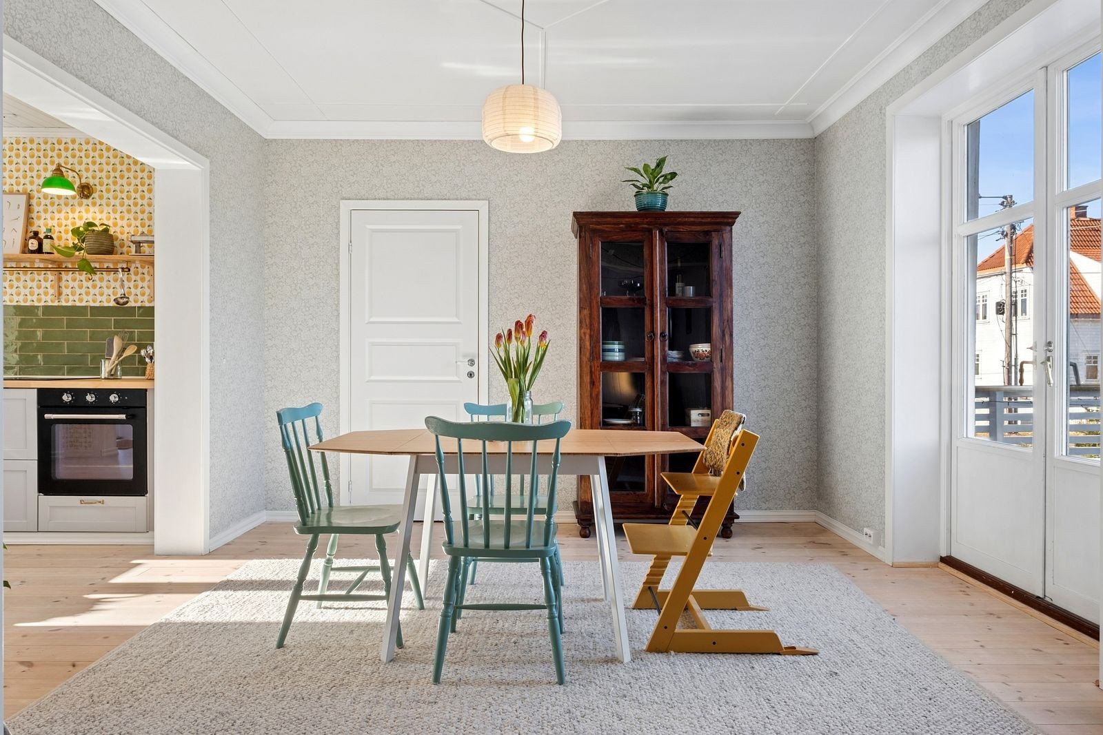 Fra stua har du tilgang til en nordvendt terrasse på ca. 14 m². Galleribilde