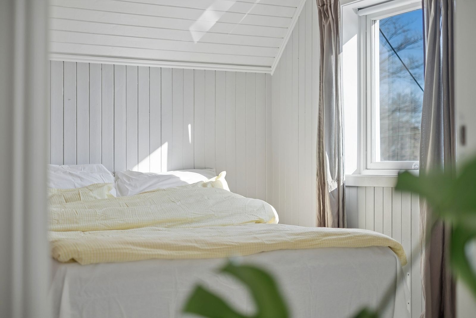 Hovedsoverommet har godt med naturlig lysinnslipp og er av god størrelse. Galleribilde