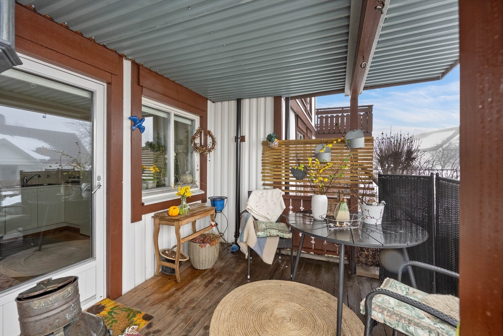 Enkel adkomst i første etasje med sydvendt uteplass. Galleribilde