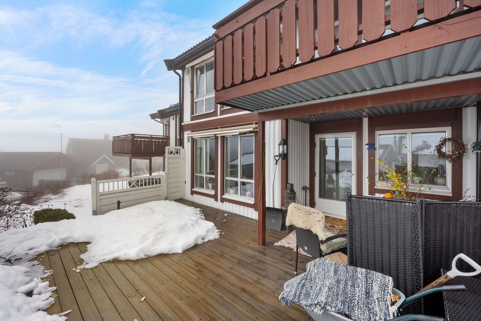 Terrassen er usjenert og med lang solvandring fra morgen til kveld. Galleribilde