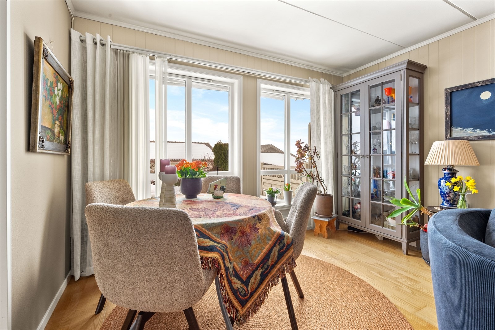 Boligen er godt ivaretatt og med fint uttrykk og en planløsning som vil passe de fleste. Galleribilde