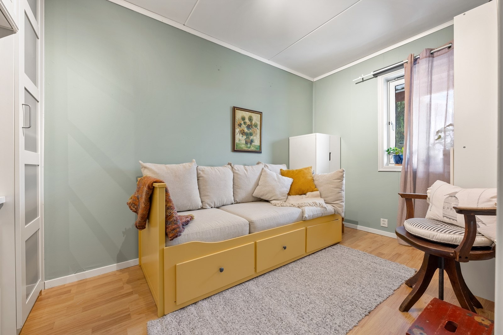 Rommet passer perfekt som gjesterom, barnerom eller kontor. Galleribilde