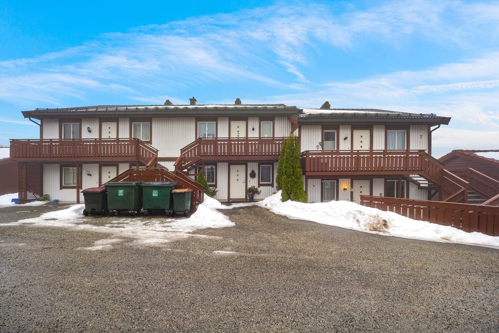 Området er godt etablert med god variasjon på type boliger. Galleribilde