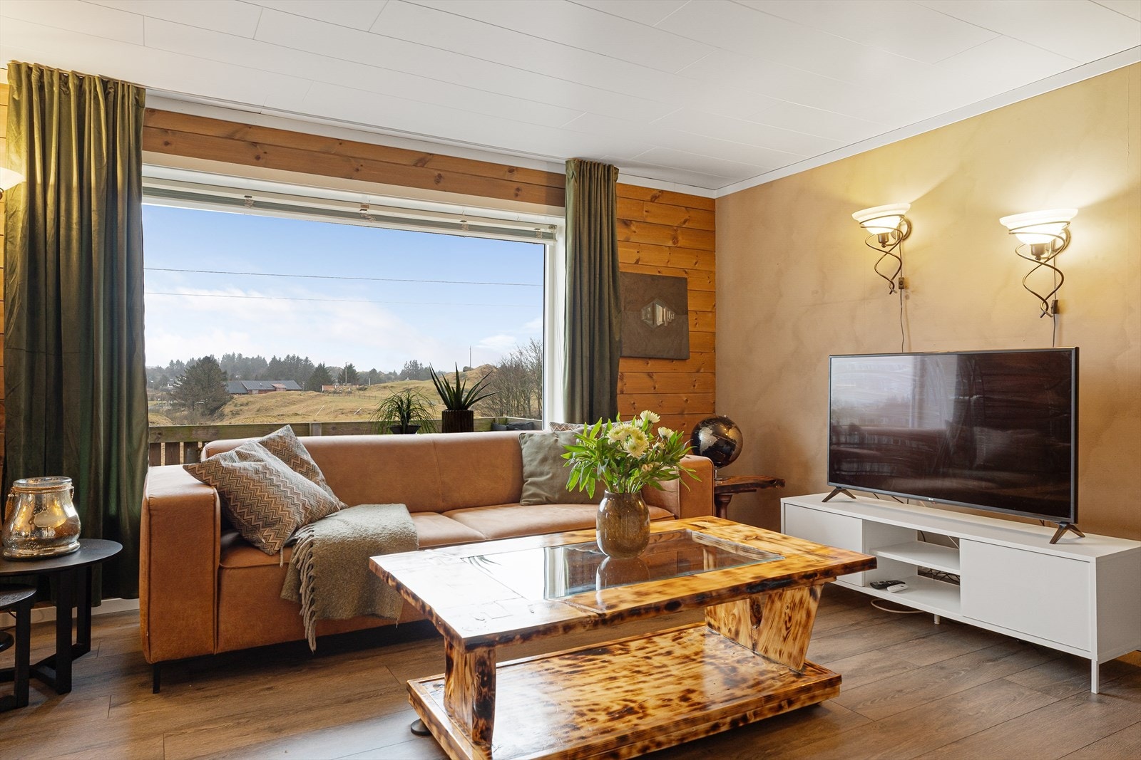 Store vinduer sørger for masse naturlig lysinnslipp Galleribilde