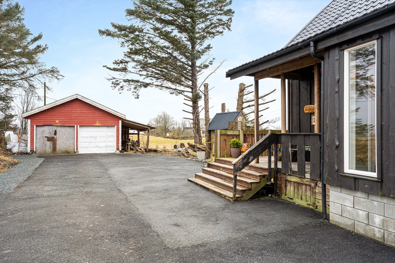 Det er også parkeringsmuligheter i dobbel garasje Galleribilde