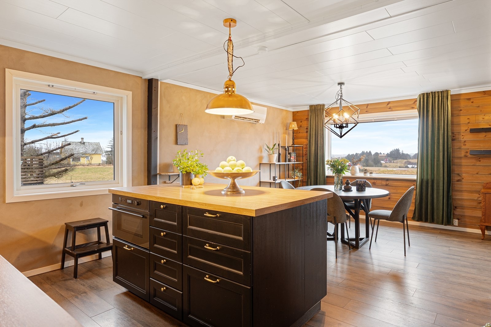 I kjøkkenet er det også montert varmepumpe som bidrar til en energieffektiv oppvarming Galleribilde