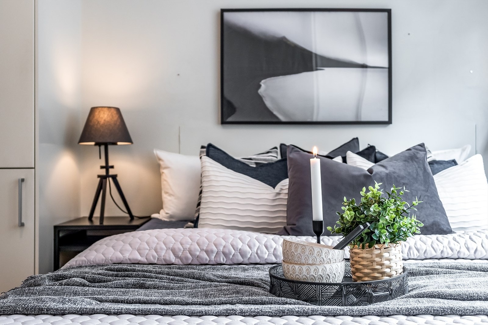 Et deilig rom der man kan trekke seg tilbake, slappe av, og gjøre seg klar til neste dag Galleribilde