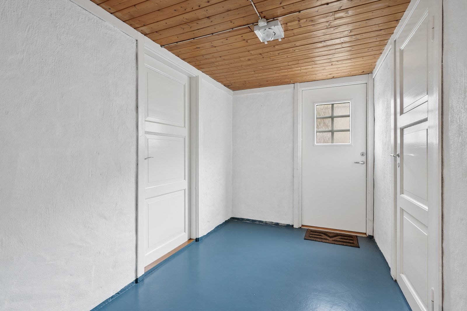 Gang med egen inngang til underetasjen Galleribilde