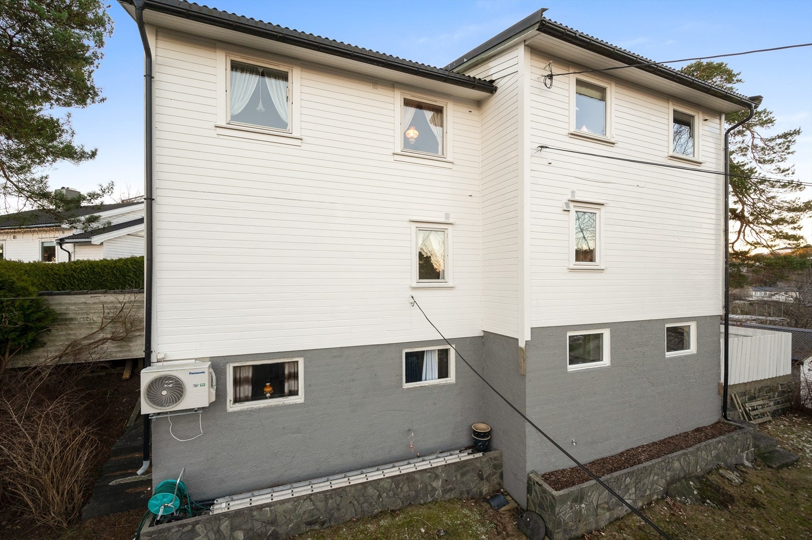 Halvpart av vertikaldelt tomannsbolig - 5B til venstre i bildet Galleribilde