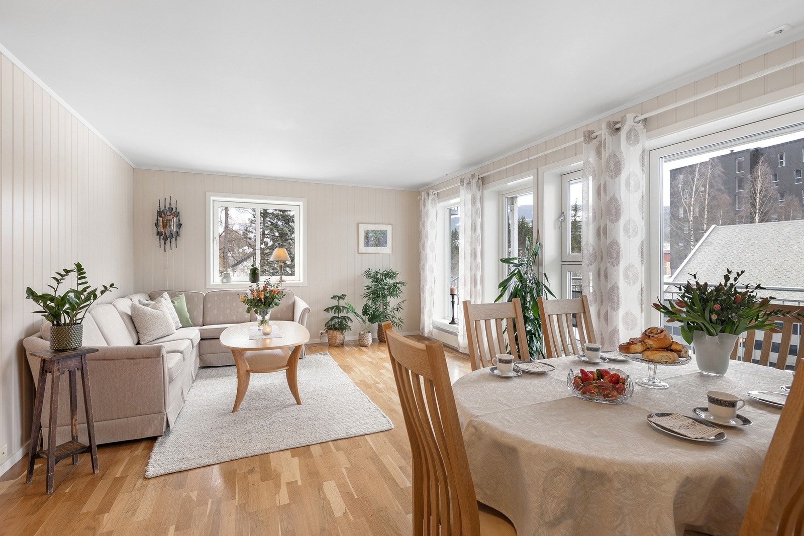 Stuen har gode møbleringsmuligheter. Galleribilde