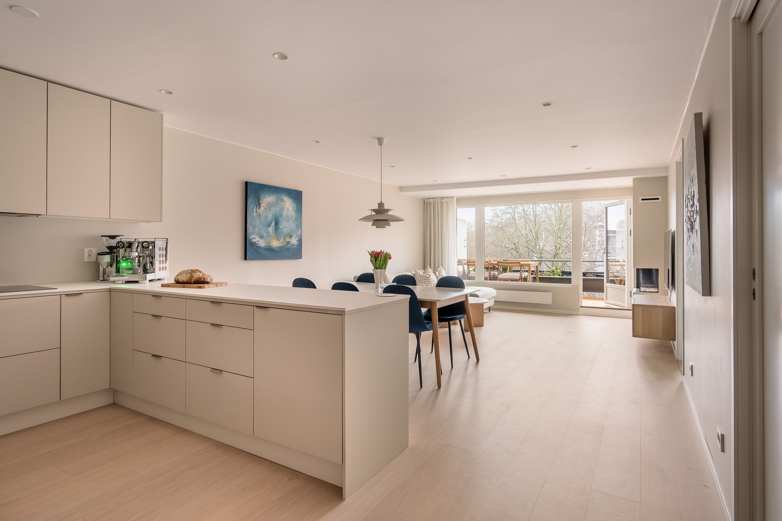 Leiligheten har en ettertraktet og åpen planløsning. Galleribilde