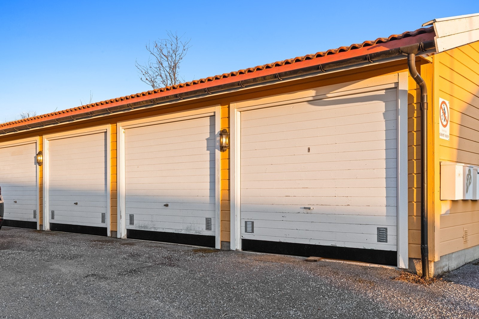 1 garasjeplass i garasjerekke Galleribilde