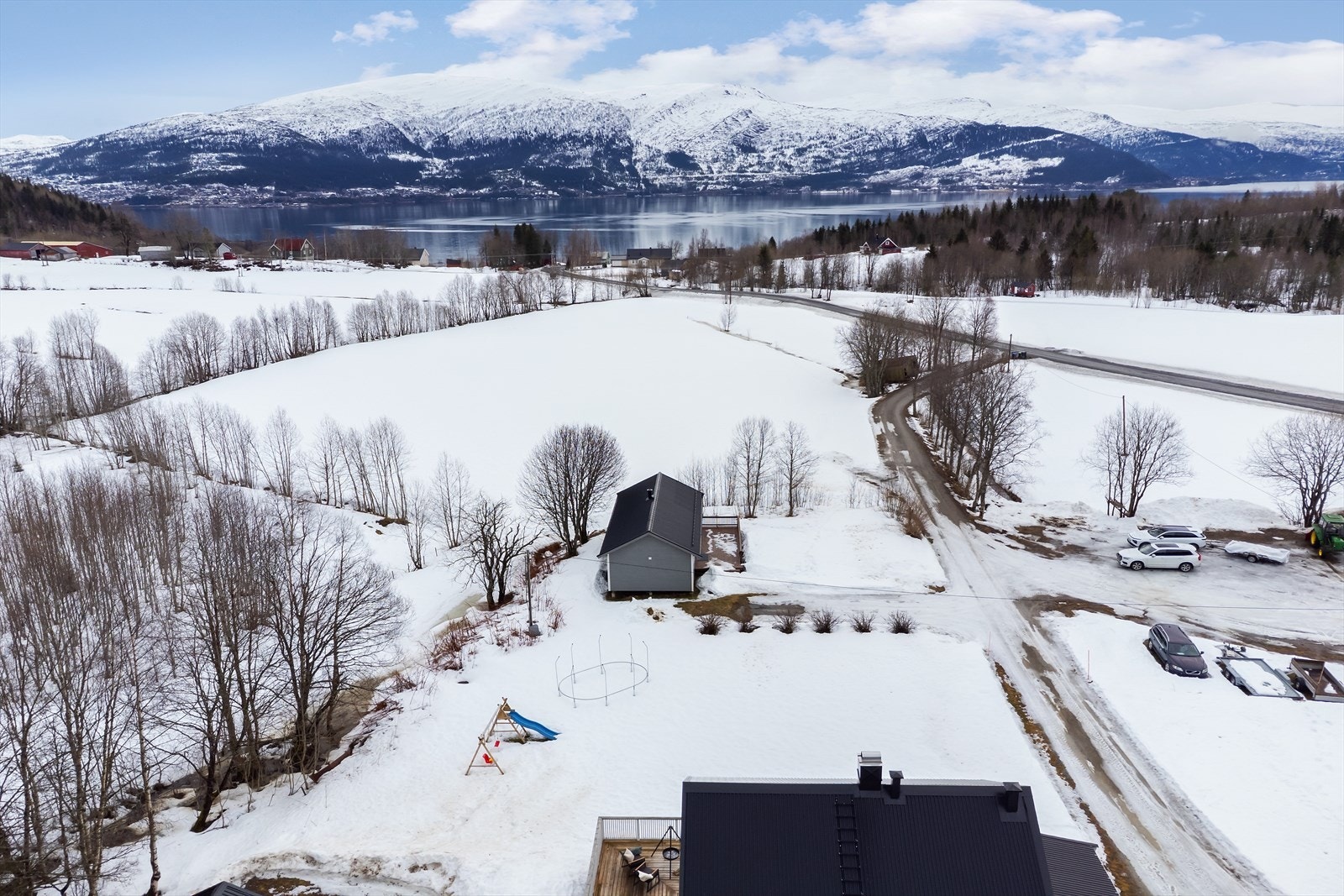 Her kan du bo, midt mellom fjord og fjell. Galleribilde