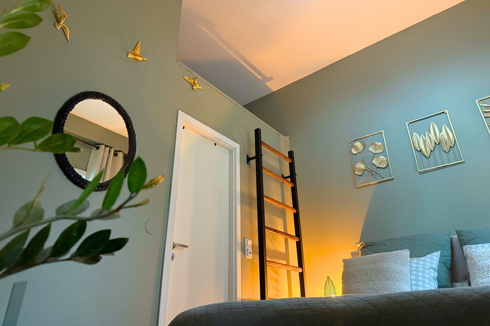 God takhøyde og praktisk hems som gir ekstra lagringsplass. Galleribilde