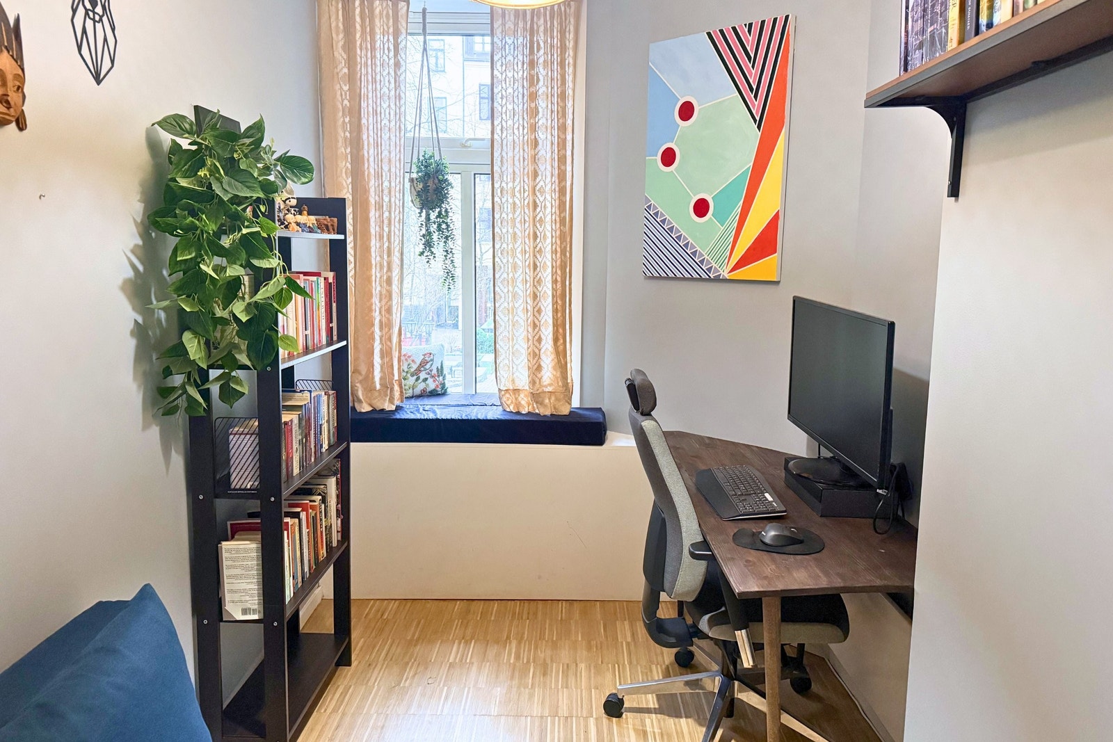 Soverom 2 har vindu mot hyggelig bakgård og god plass til hjemmekontor. Galleribilde