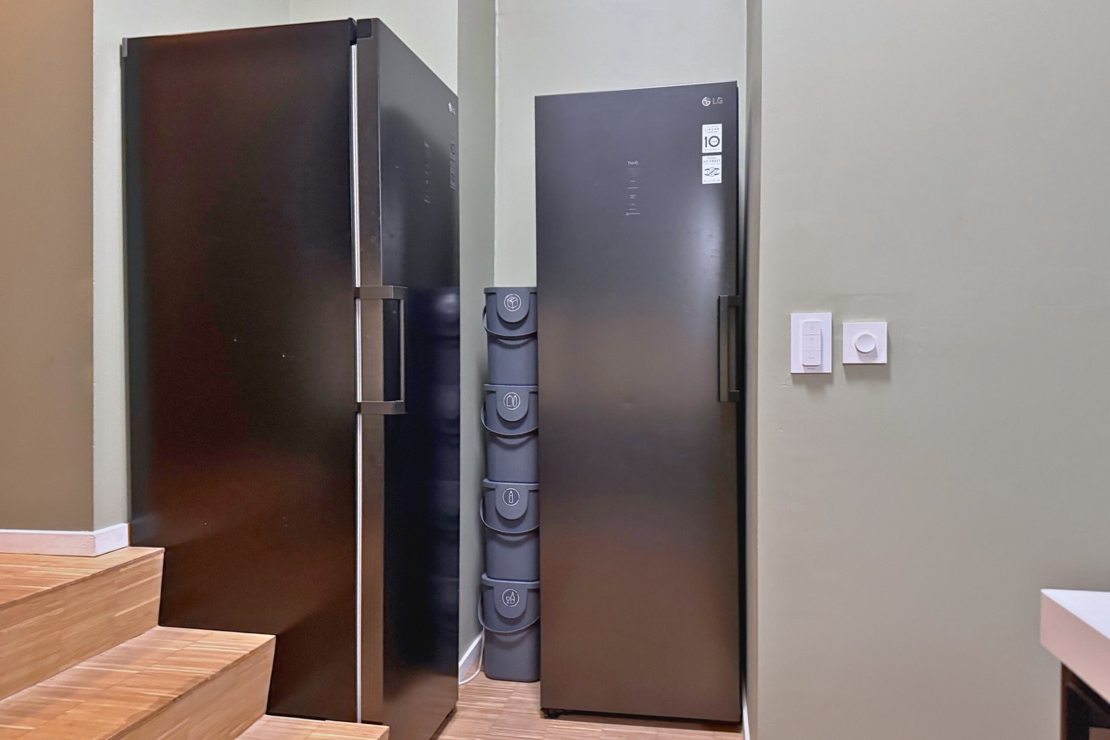 God plass til fullt kjøleskap og fryser. Galleribilde